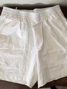 Men’s Lululemon Bowline short 5” stretch cotton versa twill shorts (white)